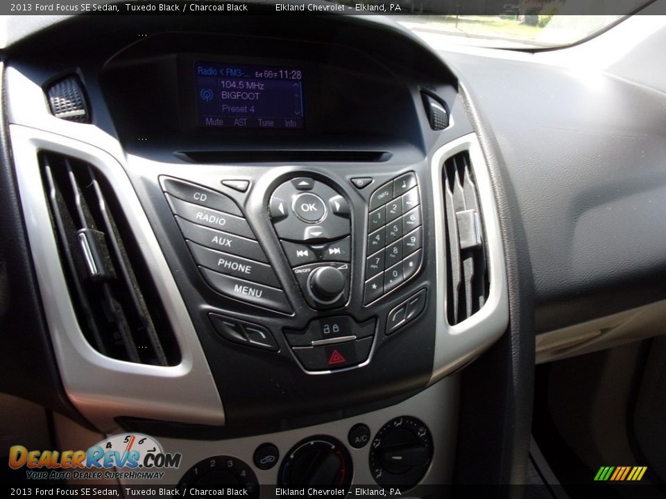 2013 Ford Focus SE Sedan Tuxedo Black / Charcoal Black Photo #9