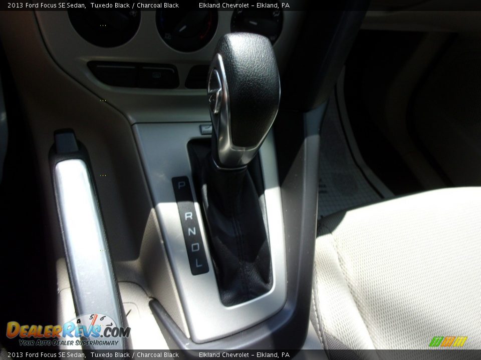 2013 Ford Focus SE Sedan Tuxedo Black / Charcoal Black Photo #10