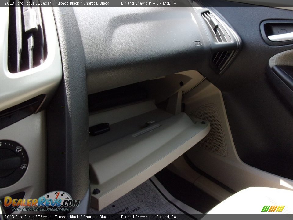 2013 Ford Focus SE Sedan Tuxedo Black / Charcoal Black Photo #11