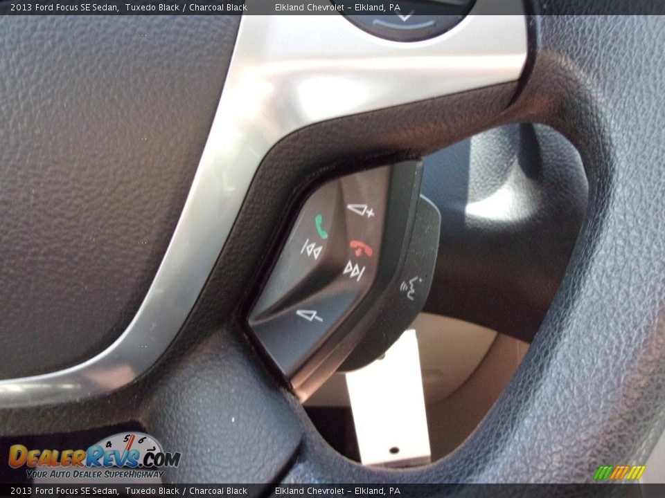 2013 Ford Focus SE Sedan Tuxedo Black / Charcoal Black Photo #13