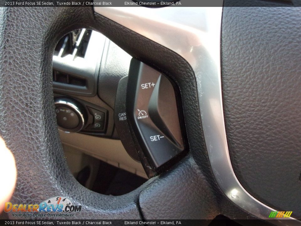 2013 Ford Focus SE Sedan Tuxedo Black / Charcoal Black Photo #14