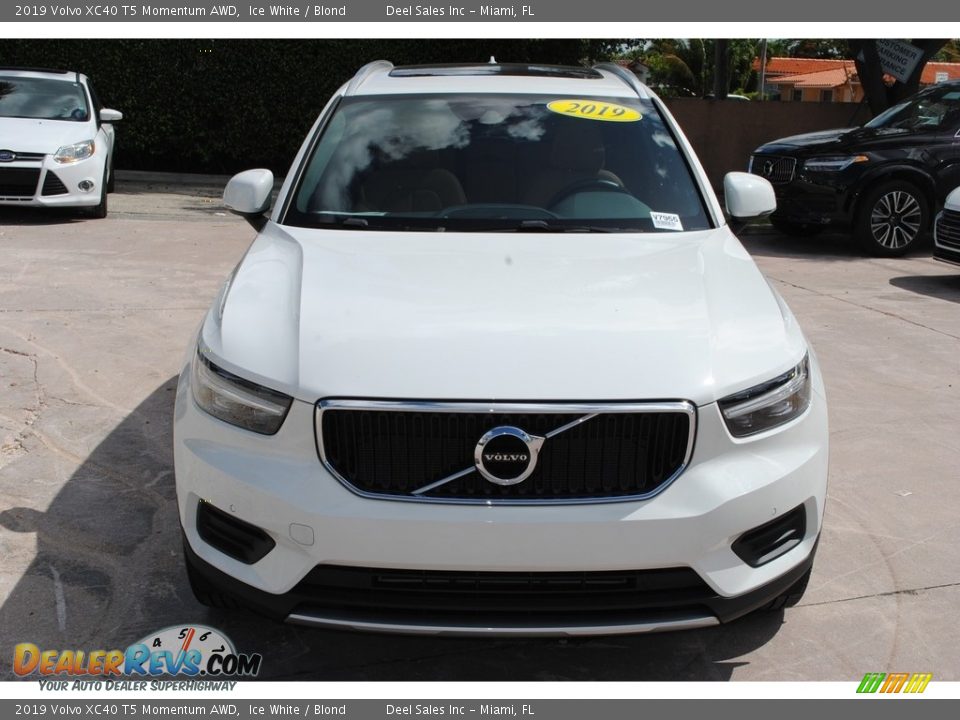 2019 Volvo XC40 T5 Momentum AWD Ice White / Blond Photo #3