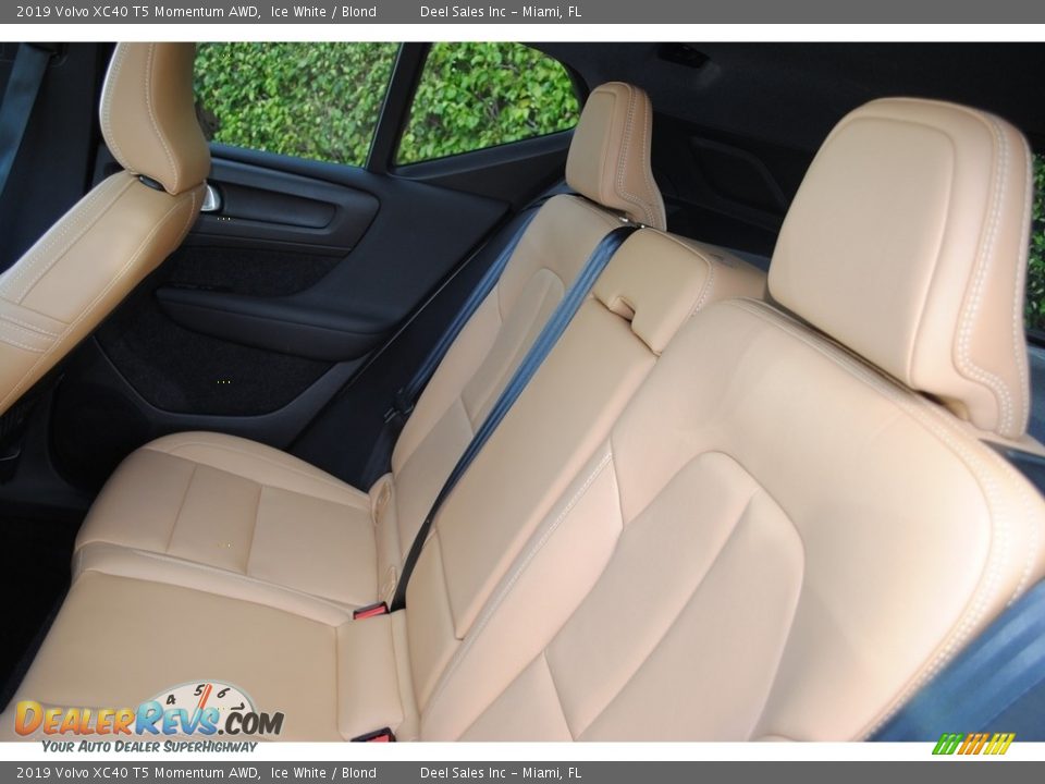 Rear Seat of 2019 Volvo XC40 T5 Momentum AWD Photo #12