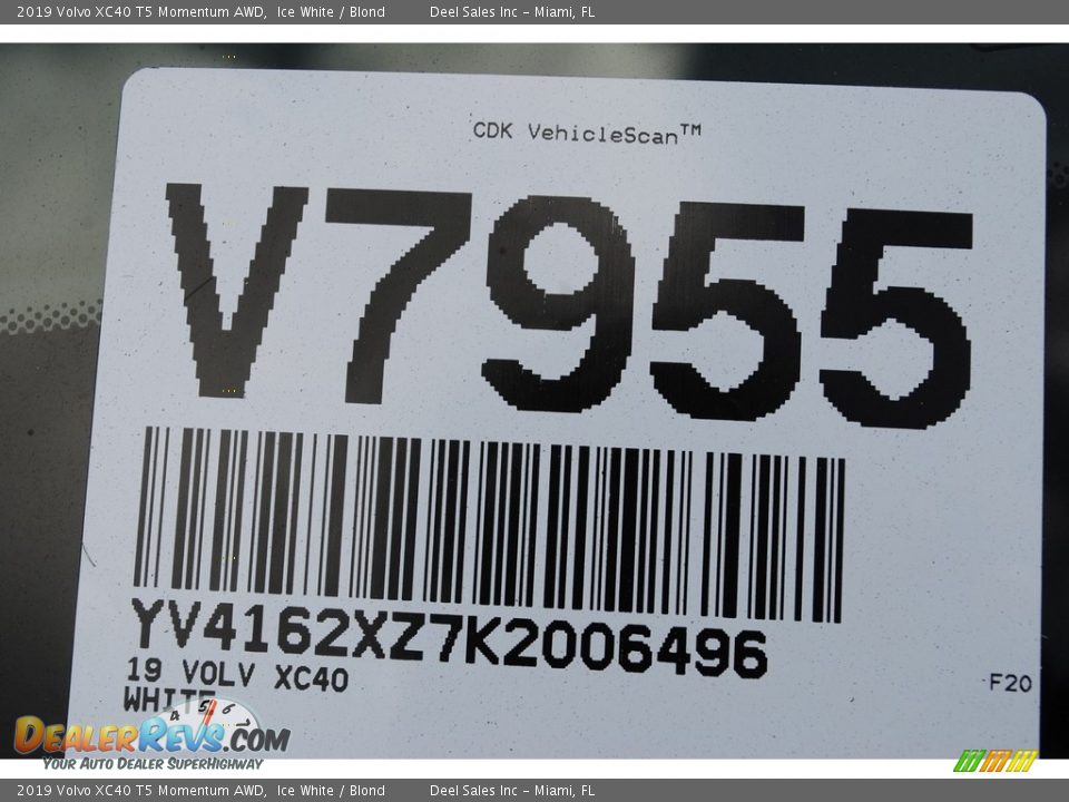 2019 Volvo XC40 T5 Momentum AWD Ice White / Blond Photo #20