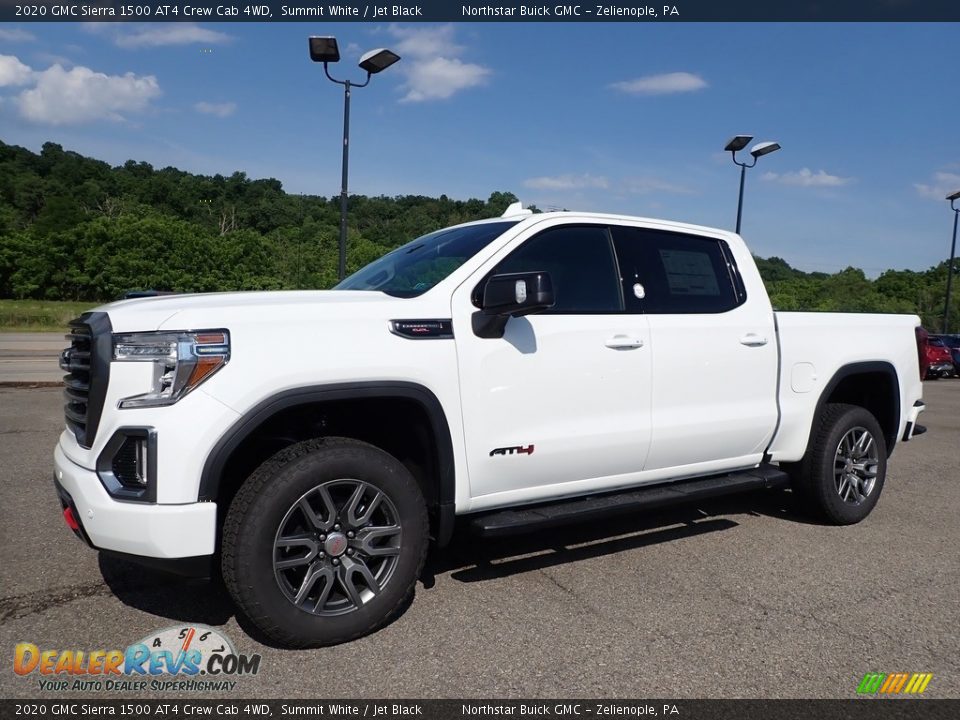 Front 3/4 View of 2020 GMC Sierra 1500 AT4 Crew Cab 4WD Photo #1