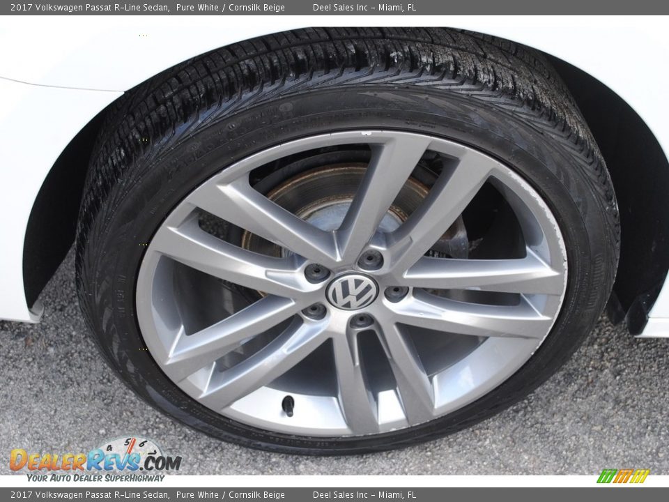 2017 Volkswagen Passat R-Line Sedan Pure White / Cornsilk Beige Photo #10