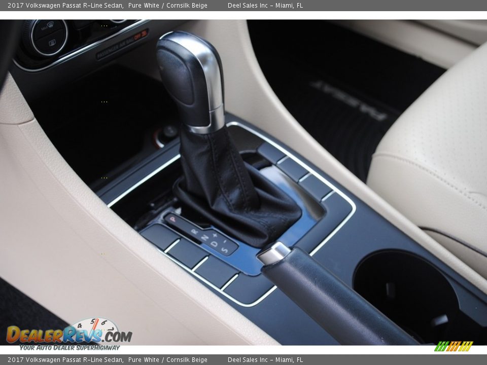 2017 Volkswagen Passat R-Line Sedan Pure White / Cornsilk Beige Photo #13