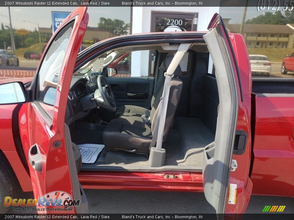 2007 Mitsubishi Raider LS Extended Cab Lava Red / Slate Photo #3