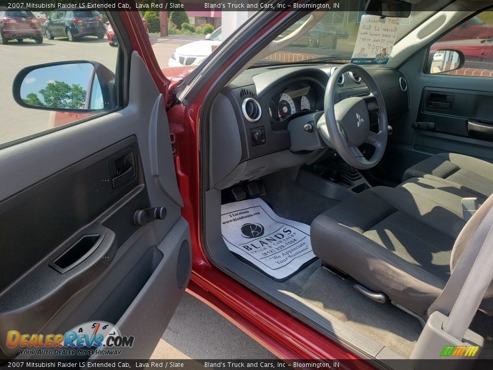 2007 Mitsubishi Raider LS Extended Cab Lava Red / Slate Photo #4