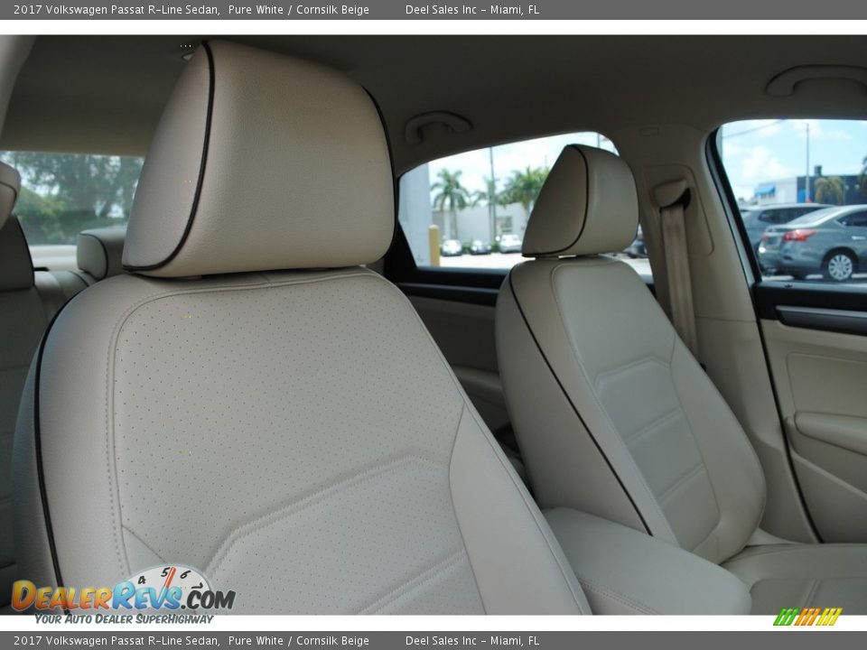 2017 Volkswagen Passat R-Line Sedan Pure White / Cornsilk Beige Photo #18