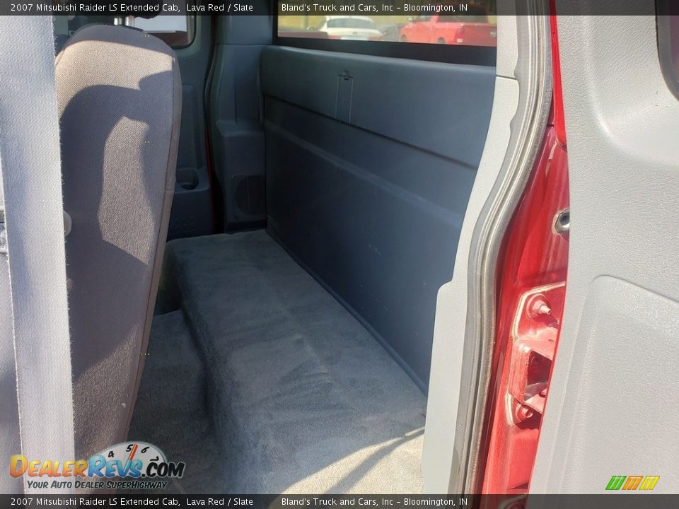 2007 Mitsubishi Raider LS Extended Cab Lava Red / Slate Photo #17