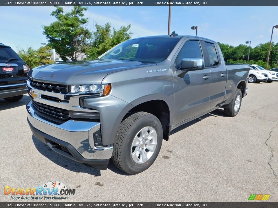Front 3/4 View of 2020 Chevrolet Silverado 1500 LT Double Cab 4x4 Photo #5
