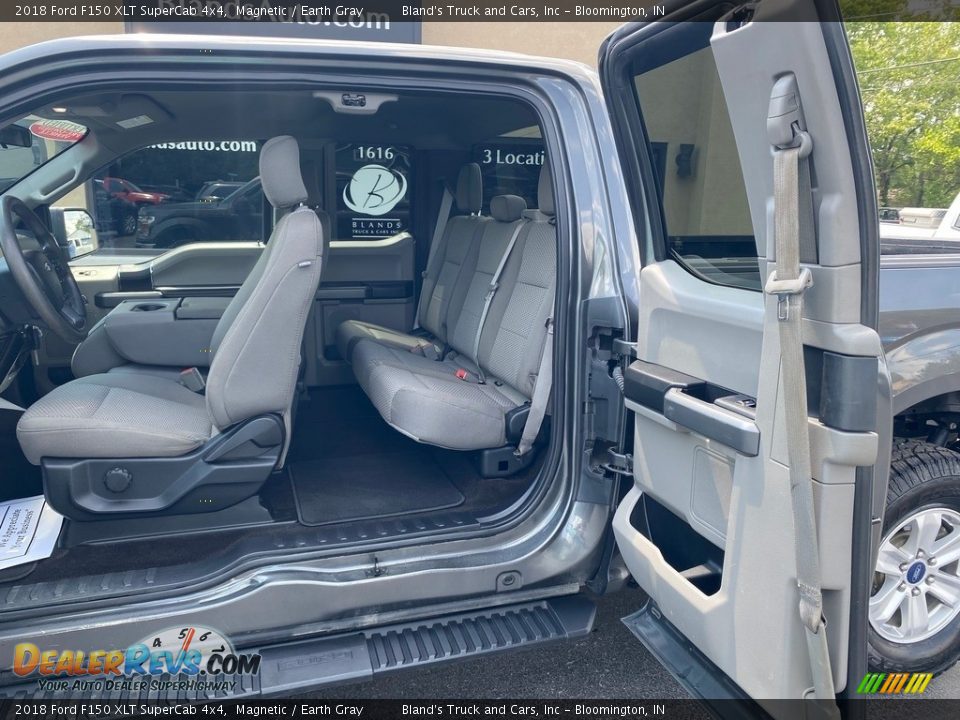 2018 Ford F150 XLT SuperCab 4x4 Magnetic / Earth Gray Photo #28