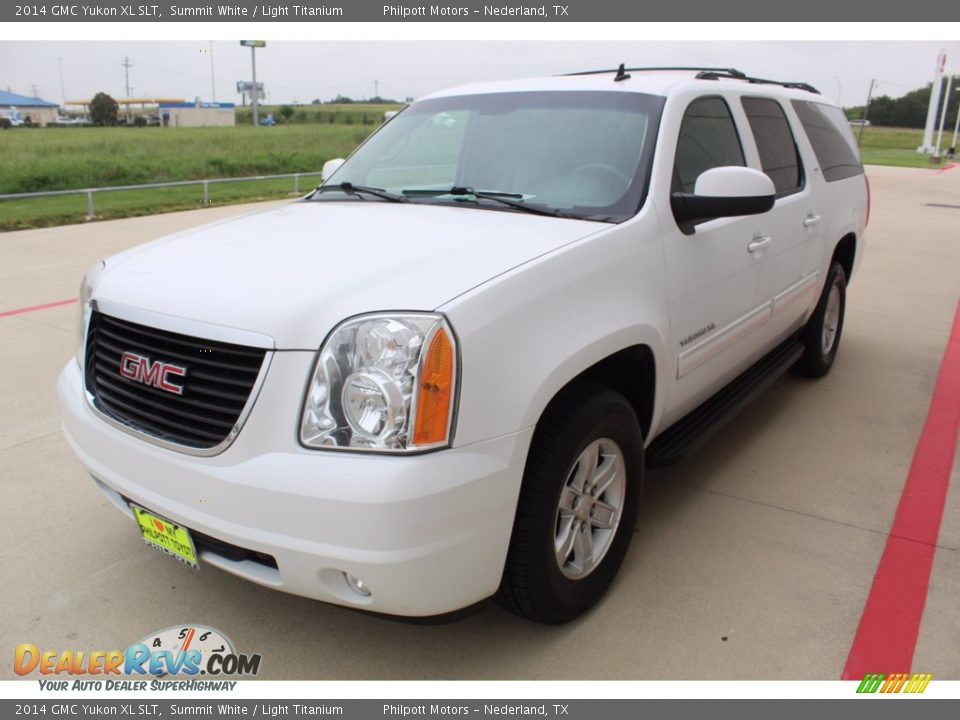 Front 3/4 View of 2014 GMC Yukon XL SLT Photo #4