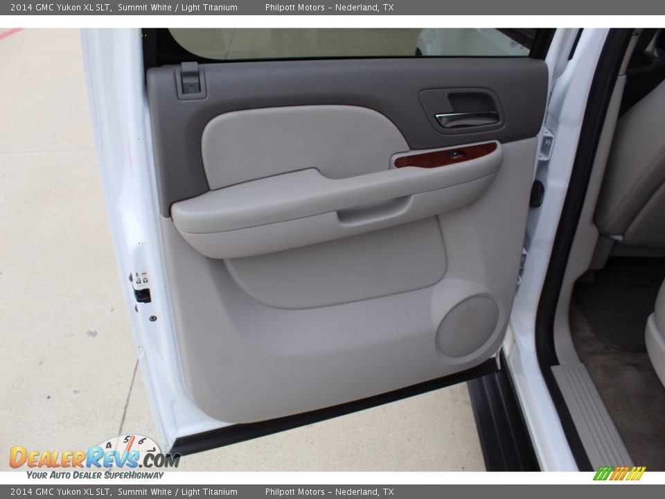 Door Panel of 2014 GMC Yukon XL SLT Photo #18