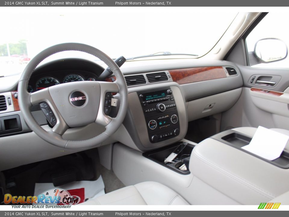 Dashboard of 2014 GMC Yukon XL SLT Photo #20