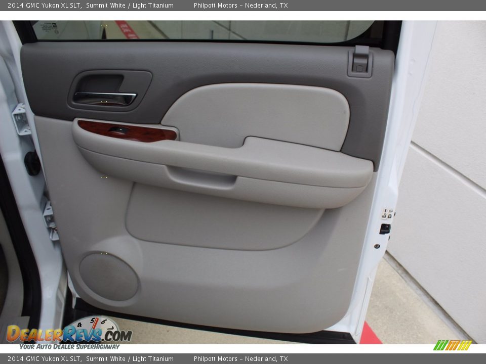 Door Panel of 2014 GMC Yukon XL SLT Photo #23