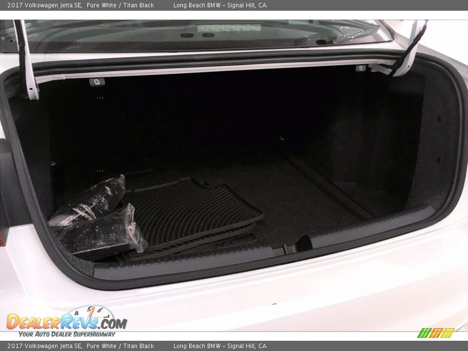 2017 Volkswagen Jetta SE Pure White / Titan Black Photo #32