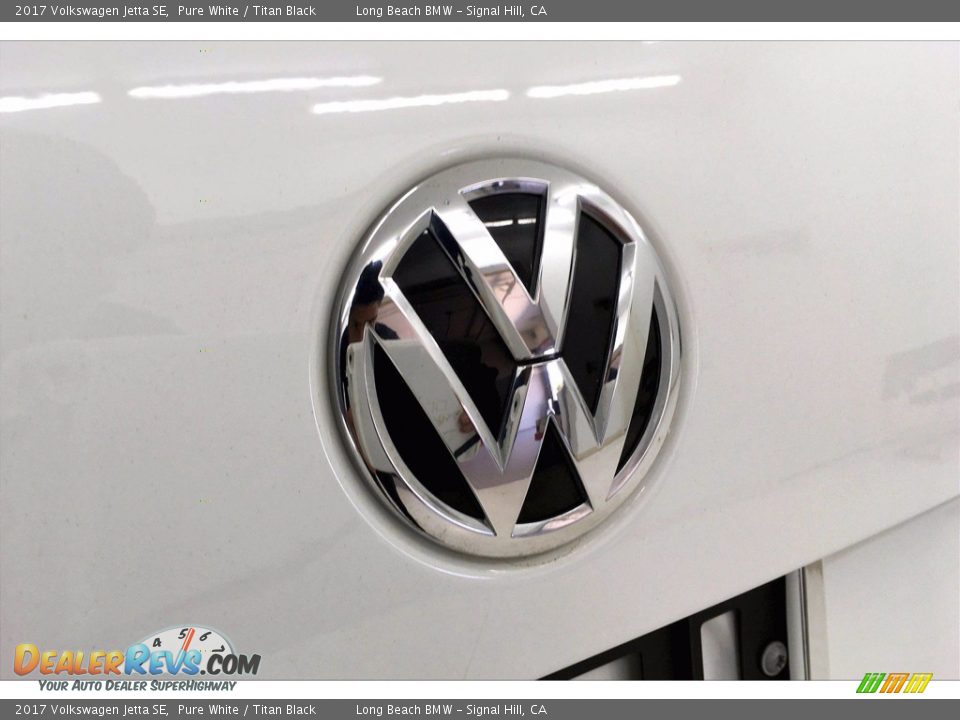 2017 Volkswagen Jetta SE Pure White / Titan Black Photo #34