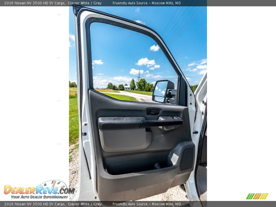 2016 Nissan NV 3500 HD SV Cargo Glacier White / Gray Photo #21