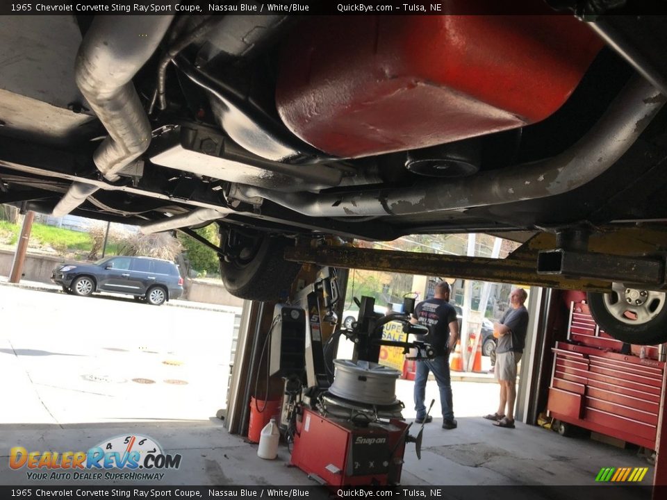 1965 Chevrolet Corvette Sting Ray Sport Coupe Nassau Blue / White/Blue Photo #21