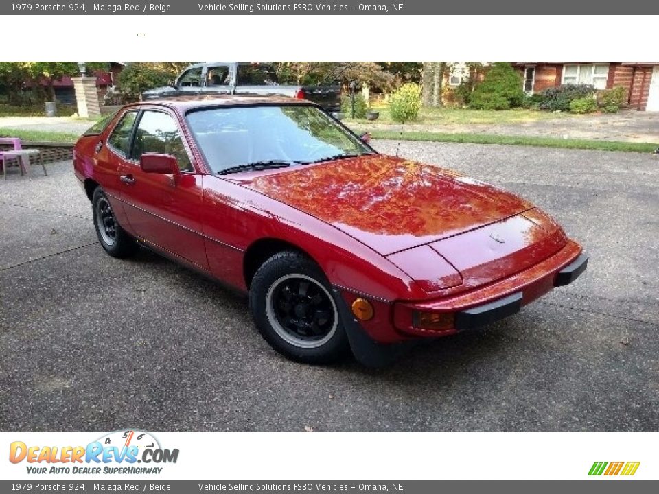 Front 3/4 View of 1979 Porsche 924  Photo #14