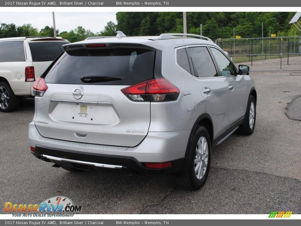 2017 Nissan Rogue SV AWD Brilliant Silver / Charcoal Photo #5
