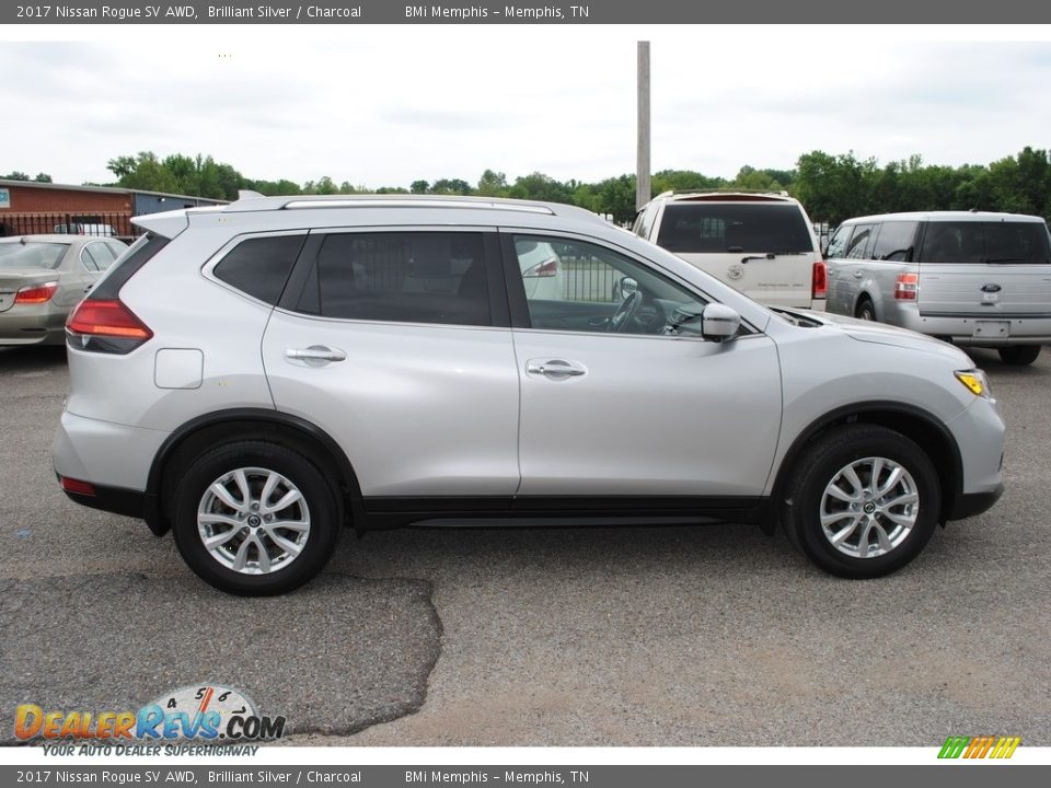2017 Nissan Rogue SV AWD Brilliant Silver / Charcoal Photo #6