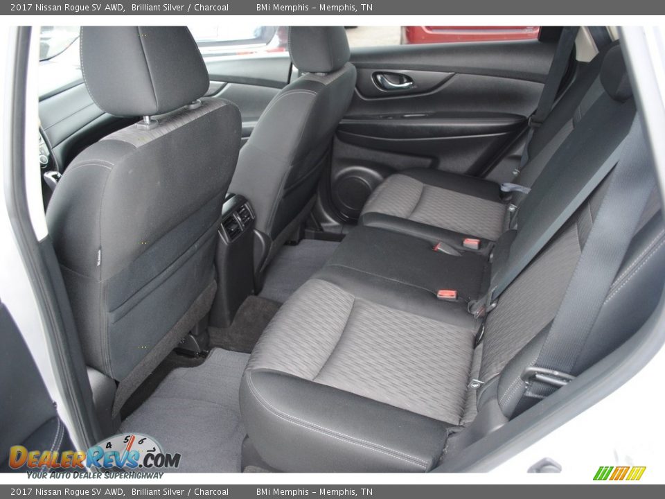 2017 Nissan Rogue SV AWD Brilliant Silver / Charcoal Photo #23