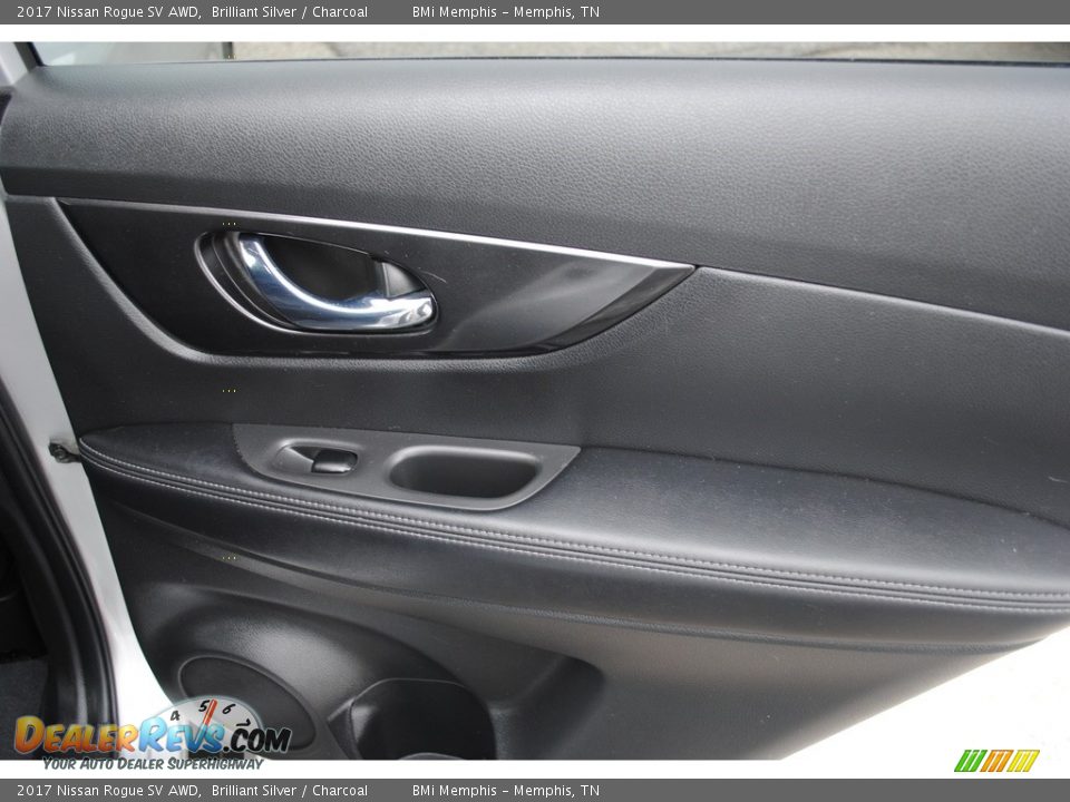 2017 Nissan Rogue SV AWD Brilliant Silver / Charcoal Photo #26