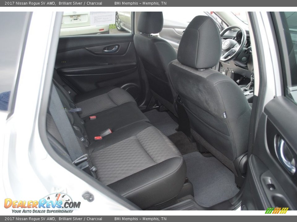 2017 Nissan Rogue SV AWD Brilliant Silver / Charcoal Photo #27