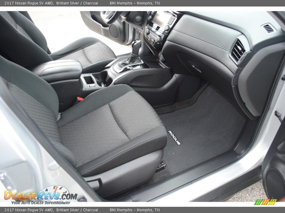 2017 Nissan Rogue SV AWD Brilliant Silver / Charcoal Photo #29