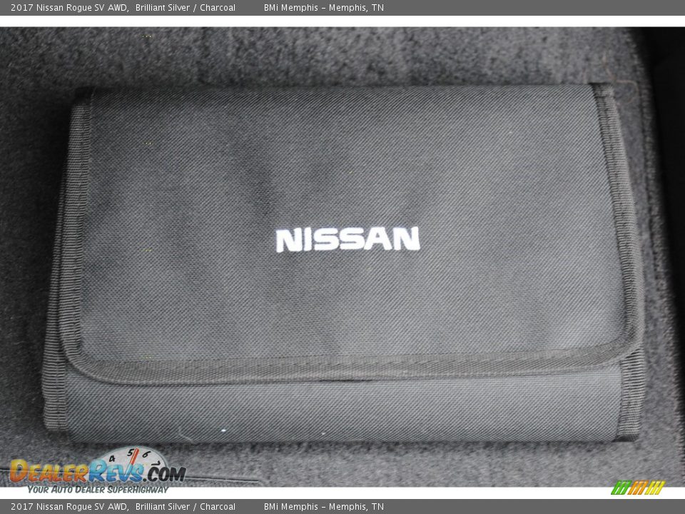 2017 Nissan Rogue SV AWD Brilliant Silver / Charcoal Photo #30