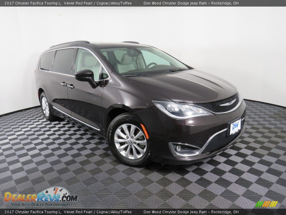 2017 Chrysler Pacifica Touring L Velvet Red Pearl / Cognac/Alloy/Toffee Photo #4