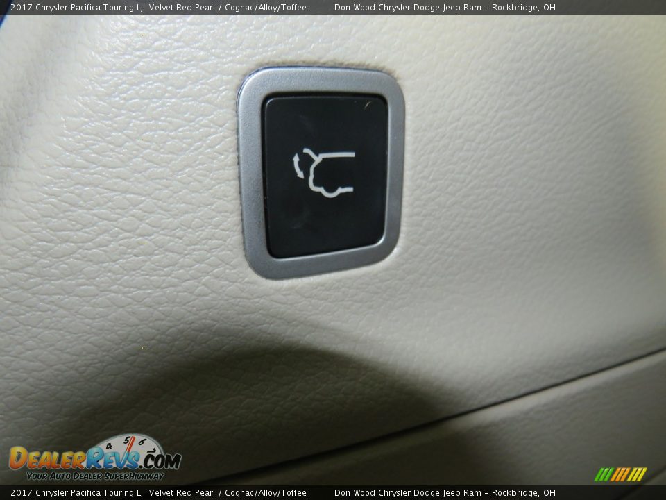 2017 Chrysler Pacifica Touring L Velvet Red Pearl / Cognac/Alloy/Toffee Photo #17