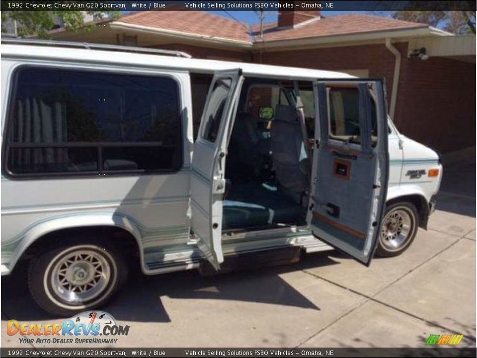 1992 Chevrolet Chevy Van G20 Sportvan White / Blue Photo #3