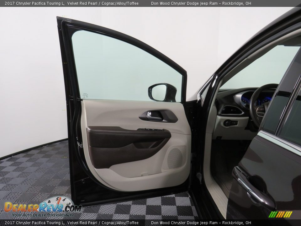 2017 Chrysler Pacifica Touring L Velvet Red Pearl / Cognac/Alloy/Toffee Photo #32