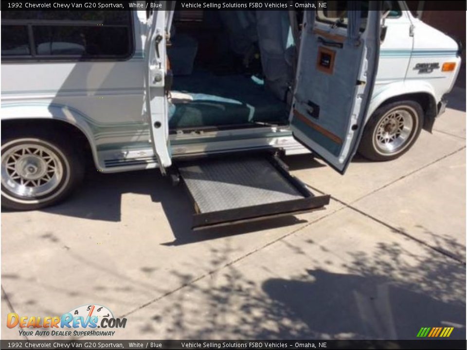 1992 Chevrolet Chevy Van G20 Sportvan White / Blue Photo #5