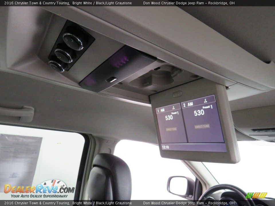 2016 Chrysler Town & Country Touring Bright White / Black/Light Graystone Photo #2