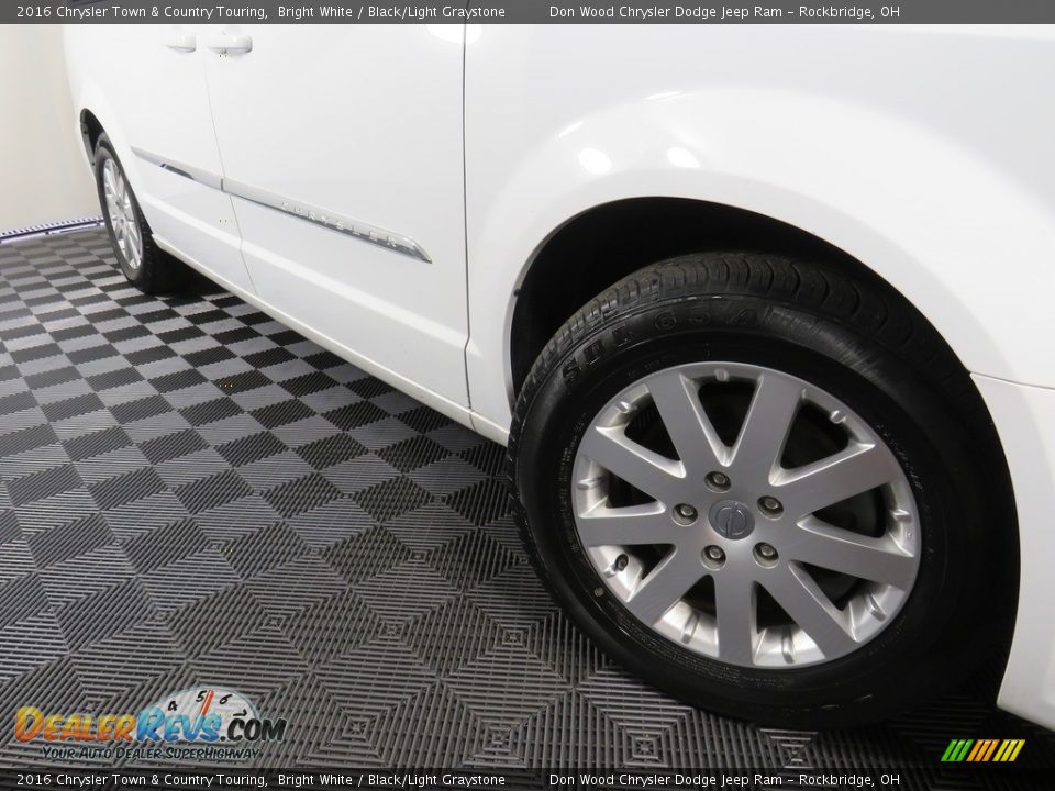 2016 Chrysler Town & Country Touring Bright White / Black/Light Graystone Photo #5
