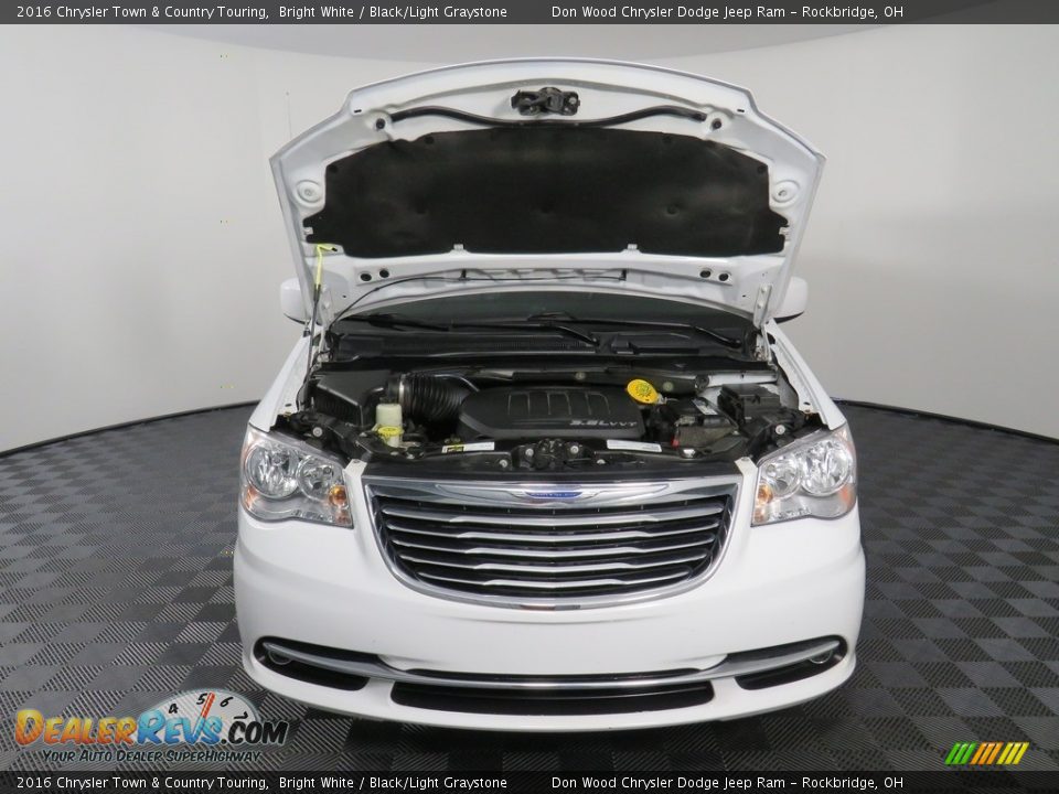 2016 Chrysler Town & Country Touring Bright White / Black/Light Graystone Photo #7