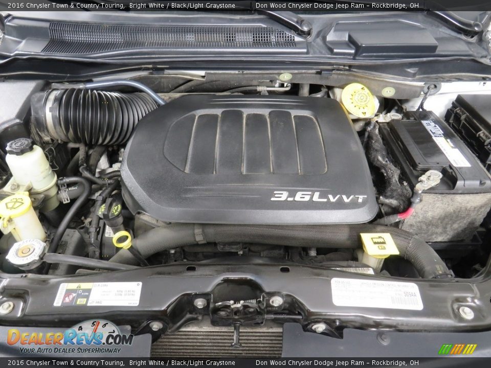 2016 Chrysler Town & Country Touring Bright White / Black/Light Graystone Photo #8