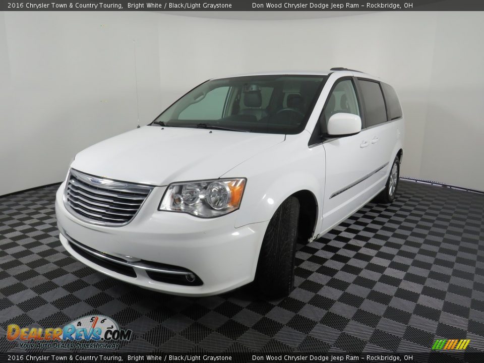 2016 Chrysler Town & Country Touring Bright White / Black/Light Graystone Photo #9