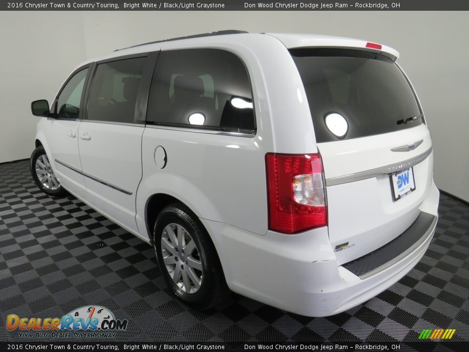 2016 Chrysler Town & Country Touring Bright White / Black/Light Graystone Photo #12