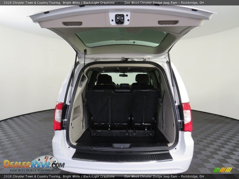 2016 Chrysler Town & Country Touring Bright White / Black/Light Graystone Photo #14