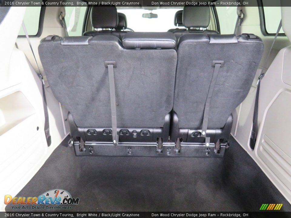 2016 Chrysler Town & Country Touring Bright White / Black/Light Graystone Photo #15