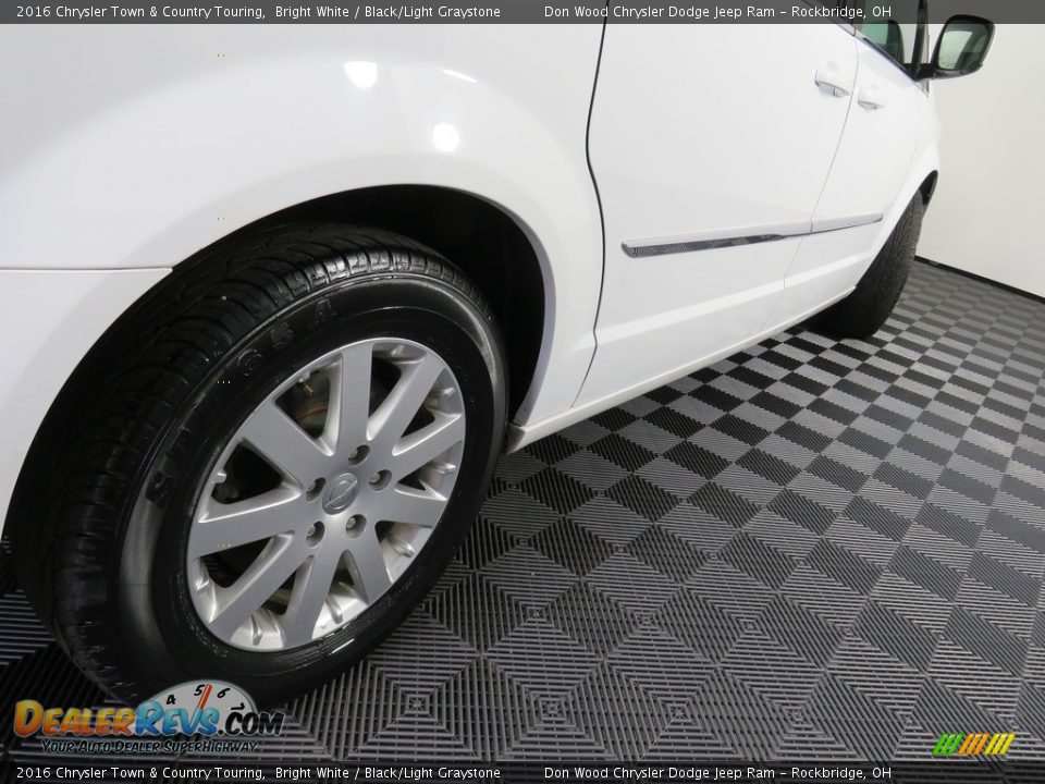 2016 Chrysler Town & Country Touring Bright White / Black/Light Graystone Photo #18