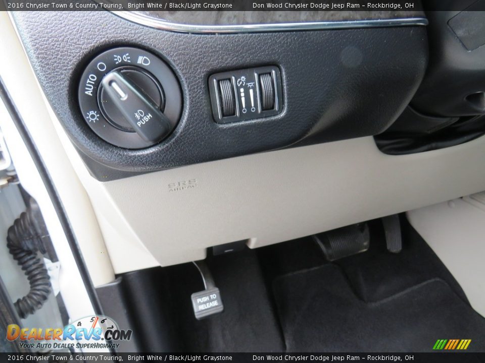 2016 Chrysler Town & Country Touring Bright White / Black/Light Graystone Photo #20
