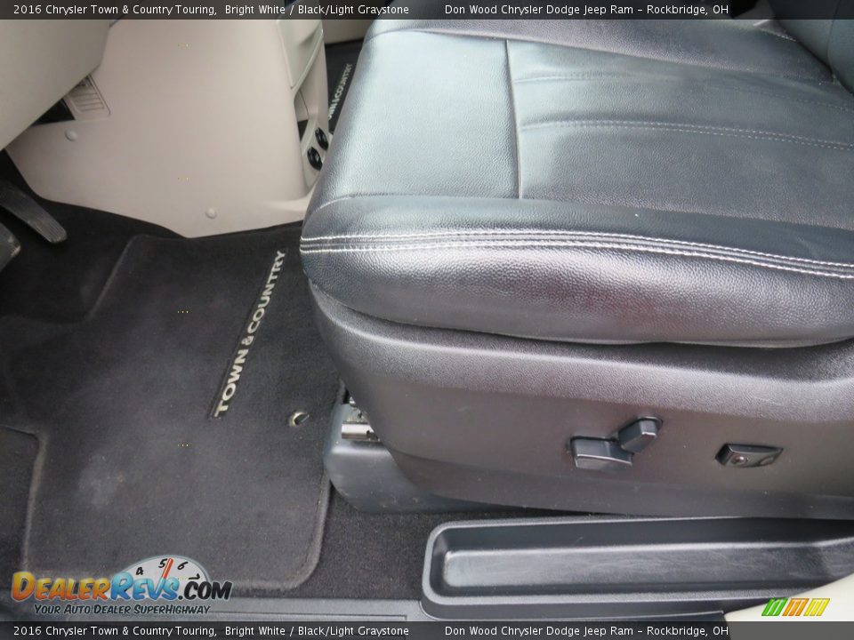 2016 Chrysler Town & Country Touring Bright White / Black/Light Graystone Photo #21