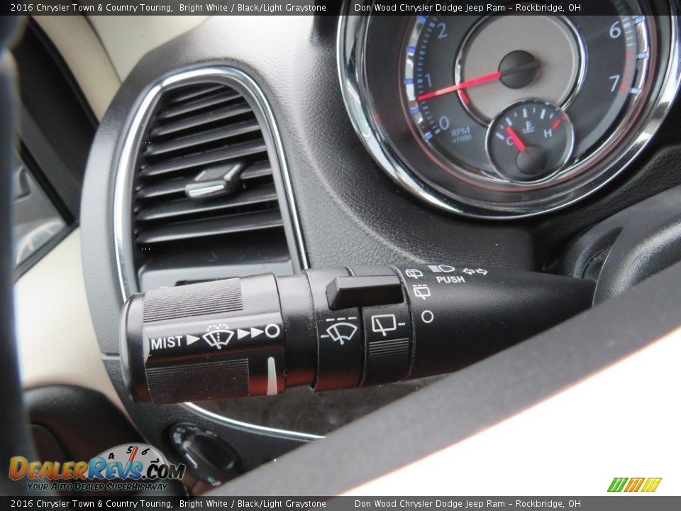 2016 Chrysler Town & Country Touring Bright White / Black/Light Graystone Photo #24